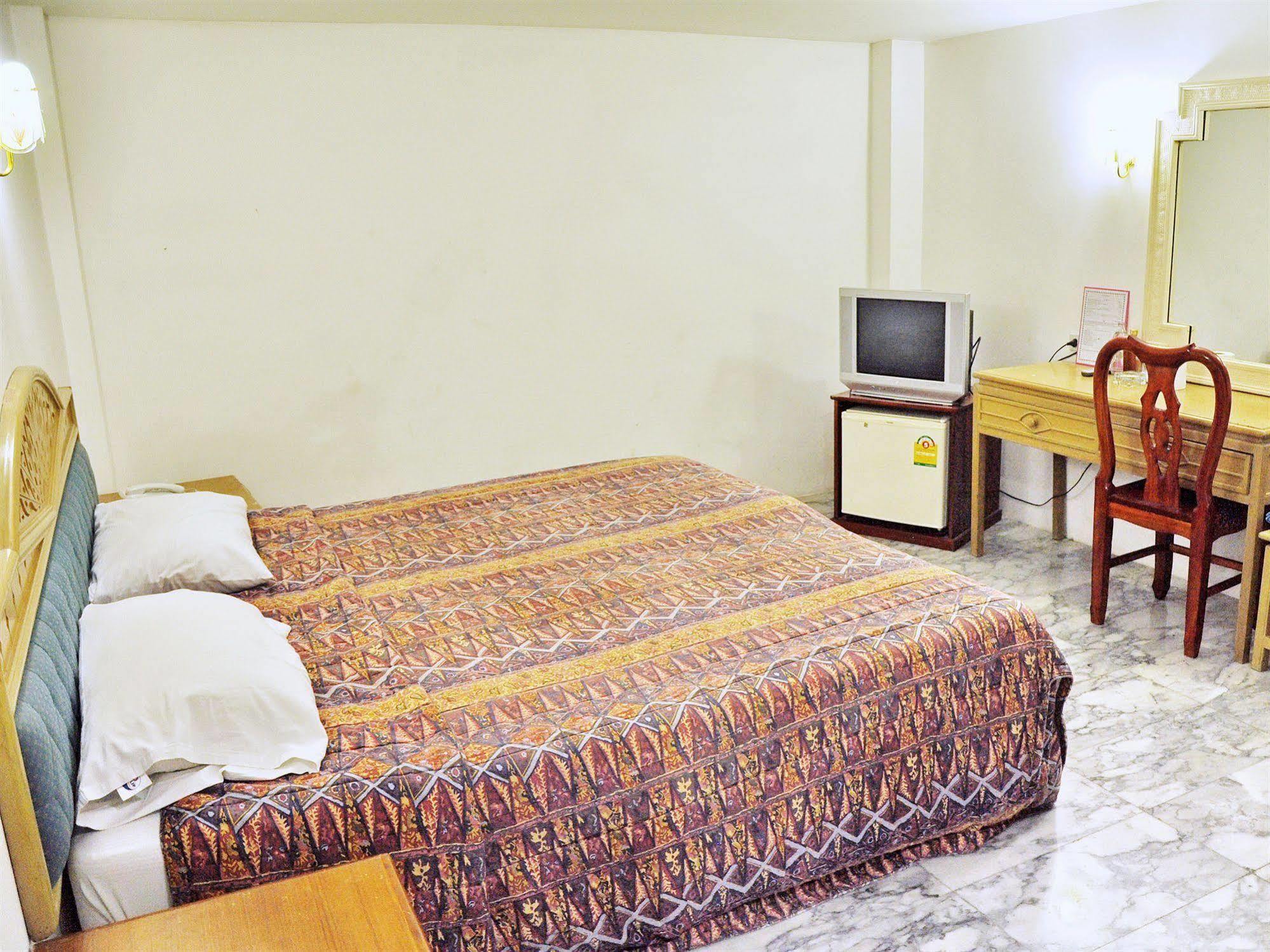Highfive Guest House Pattaya Extérieur photo