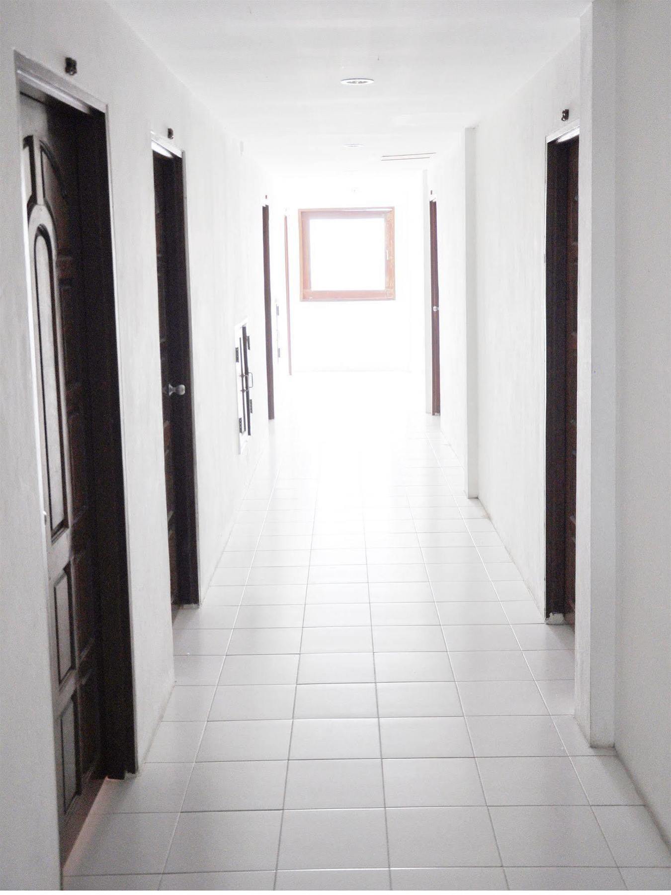 Highfive Guest House Pattaya Extérieur photo